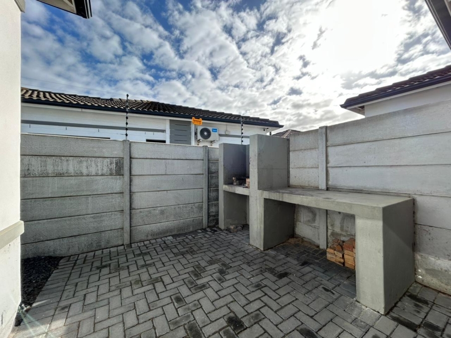 To Let 2 Bedroom Property for Rent in Table View Western Cape